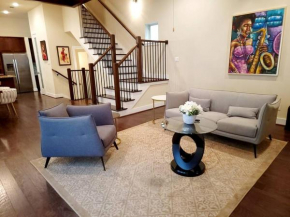Contemporary Villa: Memorial park, Houston heights